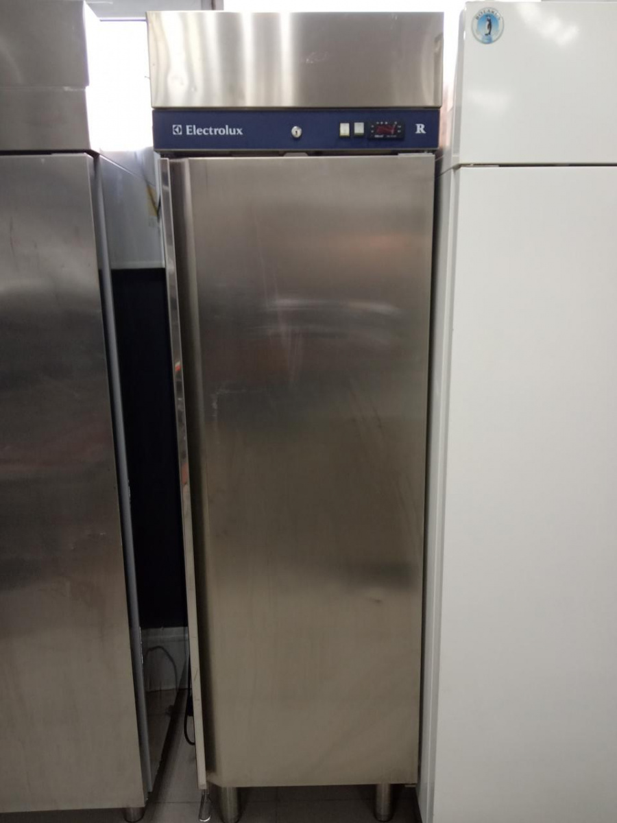 Шкаф холодильный Electrolux ESR41F б.у.